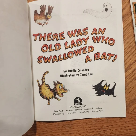 "There Was An Old Lady " Book Bundle - Picture 3 of 16